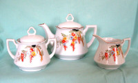 ENSEMBLE TROIS PIECES A THE VINTAGE JAPAN THREE  PIECE TEA SET