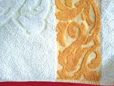 Serviette toilette 2 bandes orange motifs en relief, View more