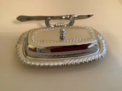 Beurrier en argent et en verre, View more