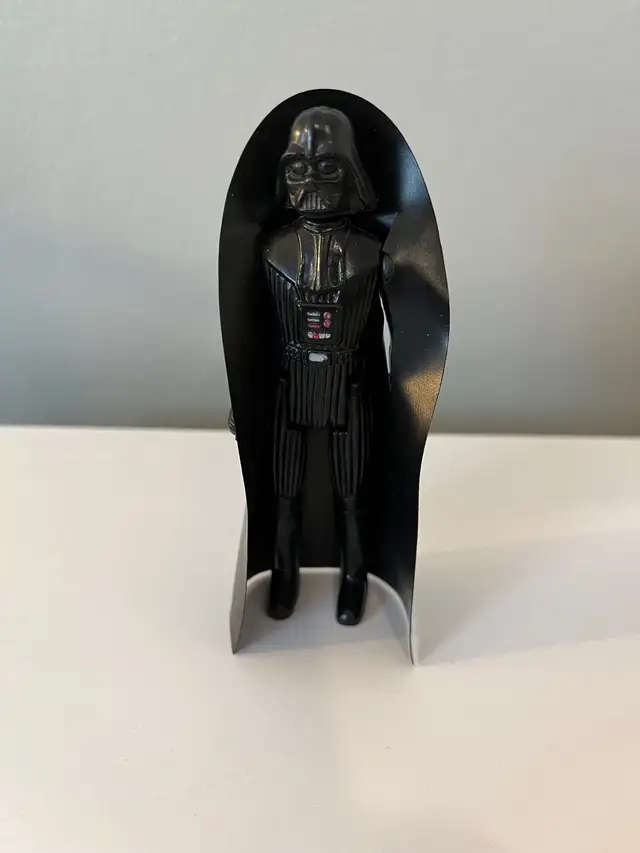 Original Star Wars Vintage Kenner Action Figure Darth Vader 1977 in Arts & Collectibles in Mississauga / Peel Region - Image 2