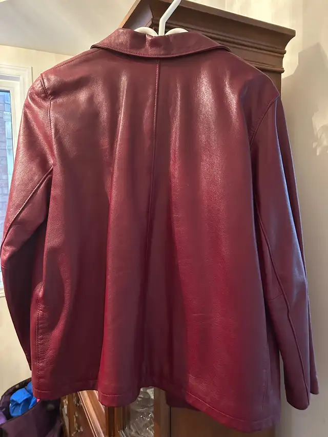 Women’s ROOTS  leather jackets size 12 in Women's - Tops & Outerwear in Markham / York Region - Image 7