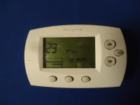 Honeywell Home TH6110D1021 FocusPRO 6000 1 Heat/1 Cool - Premier