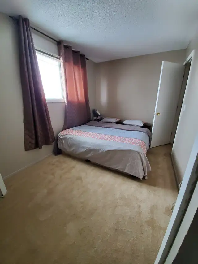 Bedroom for rent 3 min walk to Shawnessy C-Train63395519507587121