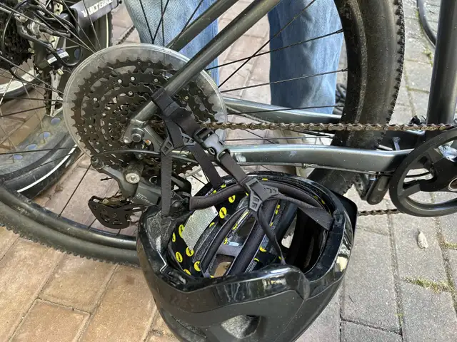 Trek Bike in Road in Vancouver - Image 5