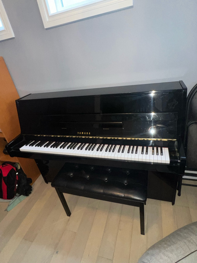 Yamaha E-108 Piano (Made in Japan) in Pianos & Keyboards in Edmonton - Image 3