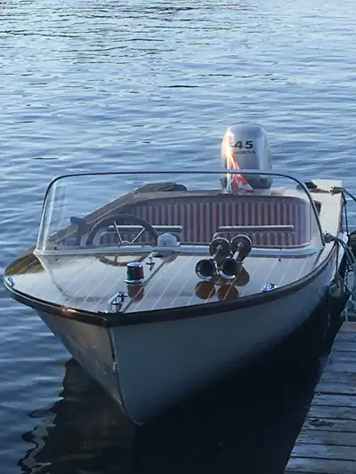 1953 mahone bay plycraft. Needs to be sanded painted and some restoration. Honda 45hp engine. Karava...