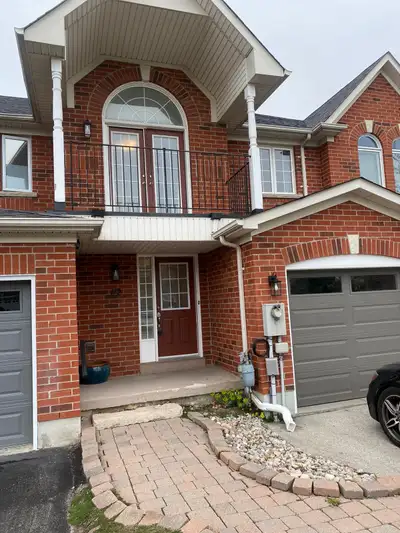 Beautiful 3 bed, 3 bath townhouse for rent!