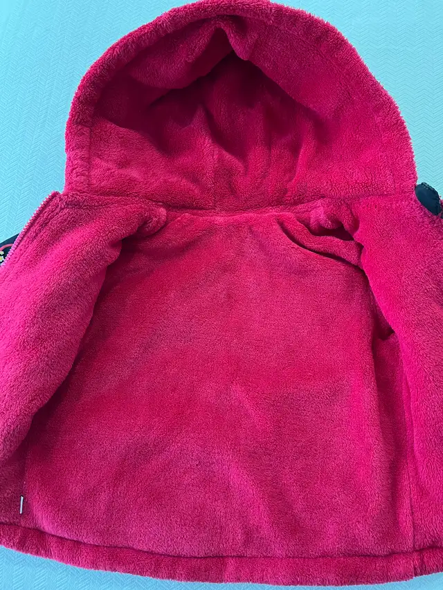 Cute fleece jacket size 2T in Kids & Youth in Edmonton - Image 3