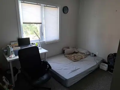 Renting a room in 1117 Stittsville Main St, K2S 0C9. 2nd floor condo with 2 bedrooms, 1 kitchen, 1 b...