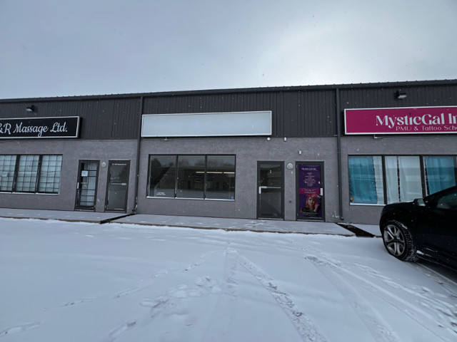 1000 sqft Retail Space for under $2000/month in Commercial & Office Space for Rent in Medicine Hat - Image 2