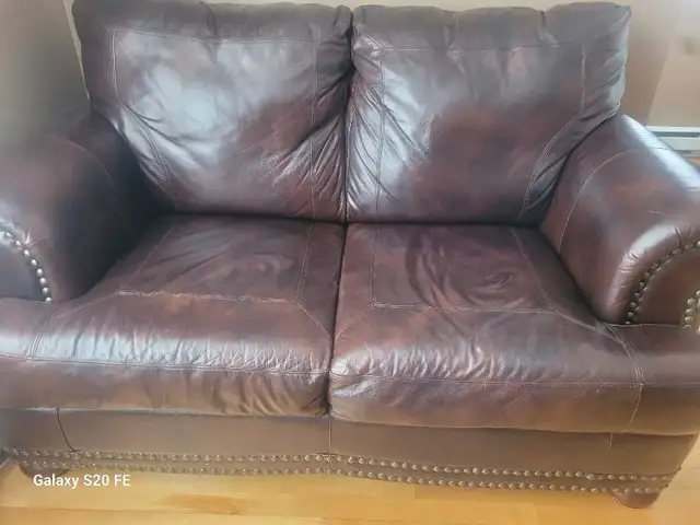 set sofa et causeuse in Couches & Futons in Laval / North Shore - Image 3
