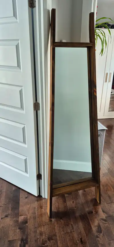 Miroir sur pied, View more