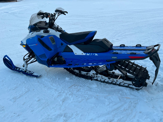 2021 Ski-Doo Backcountry X 850 E-Tec in Snowmobiles in Winnipeg - Image 2