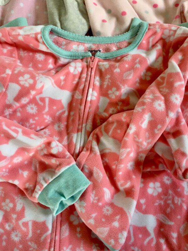 Lot de 4 pyjamas chauds pour fille (en polar) Carter’s 5 ans dans Vêtements - 5T  à Lévis - Image 3