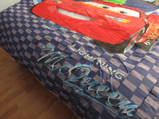 Disney Cars Twin Comforter / Douillette lit jumeau dans Literie  à Laval/Rive Nord - Image 3