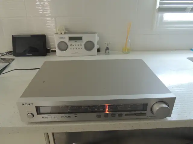 Sony ST-A35 AM/FM Stereo Analog Tuner, + AM loop antenna in Stereo Systems & Home Theatre in Mississauga / Peel Region - Image 7
