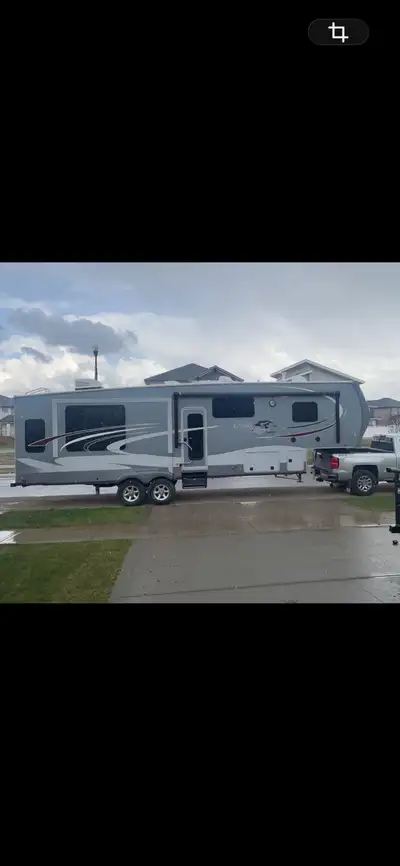 2015 Open Range Roamer 337 RLS fifth wheel. Well taken care of fifth wheel. 33.5 feet Pull out couch...