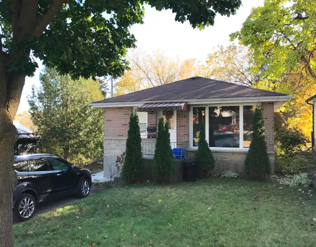 2-Bedroom Inclusive Apartment – Steps to Downtown!