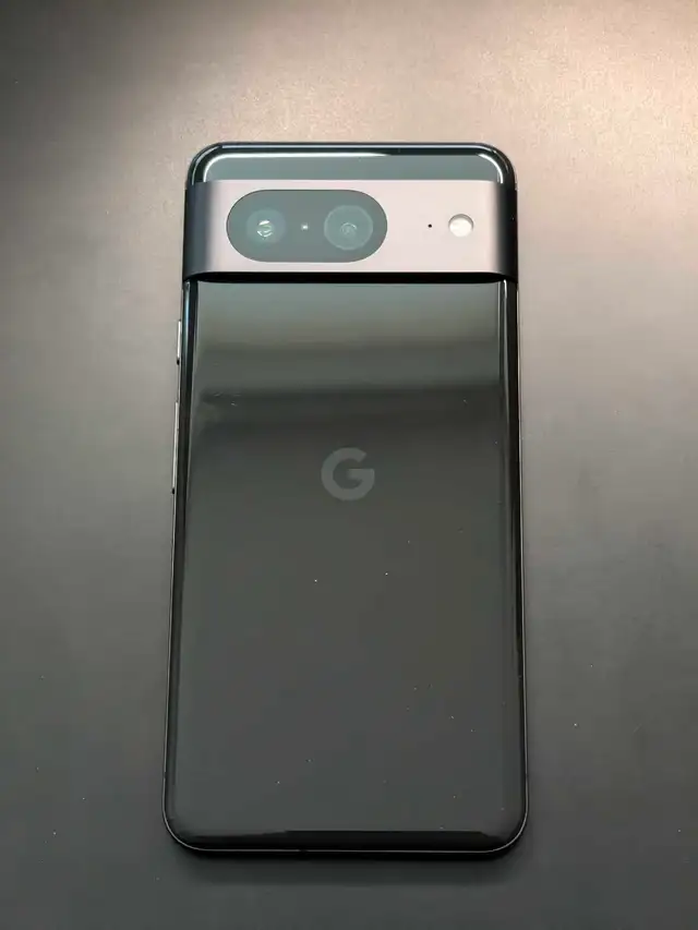 Google Pixel 8 256gb black in Cell Phones in Delta/Surrey/Langley - Image 3