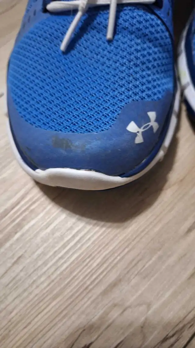 Womens 9.5 Under Armour Micro G Running Shoes in Women's - Shoes in Kitchener / Waterloo - Image 6