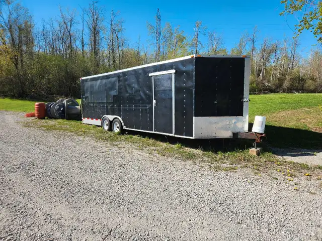 2014 enclosed trailer 24 feet in Cargo & Utility Trailers in Kawartha Lakes - Image 2