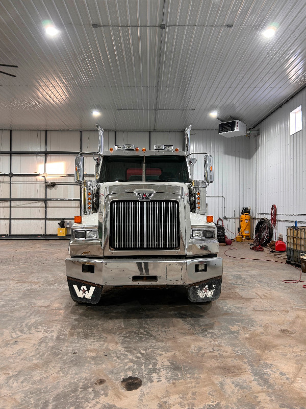 2012 Western Star W4900 in Heavy Trucks in Regina - Image 2