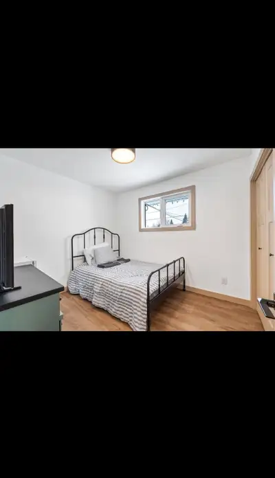 Private room available in a 3-bedroom house in the Garden City area. Rent: $500 + utilities or $600...