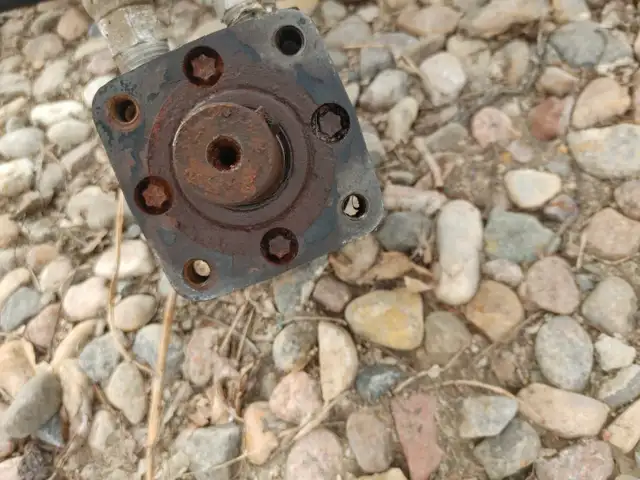 Hydraulic Motor in Other in Moose Jaw - Image 5