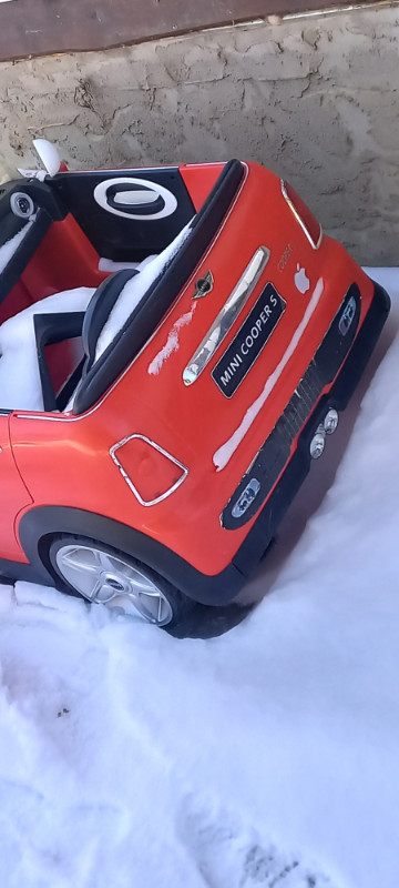 I deliver! Red Mini Cooper S Battery Operated Car in Toys & Games in St. Albert - Image 3