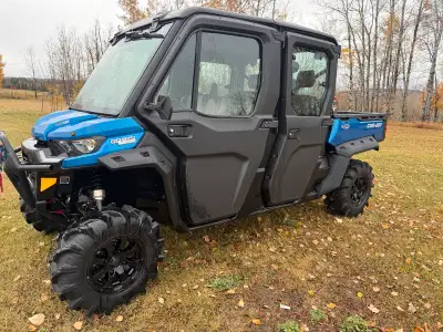 2021 Can-am Defender Max Limited. Extended bumper to bumper warranty until March 2026. 3390km, AC an...