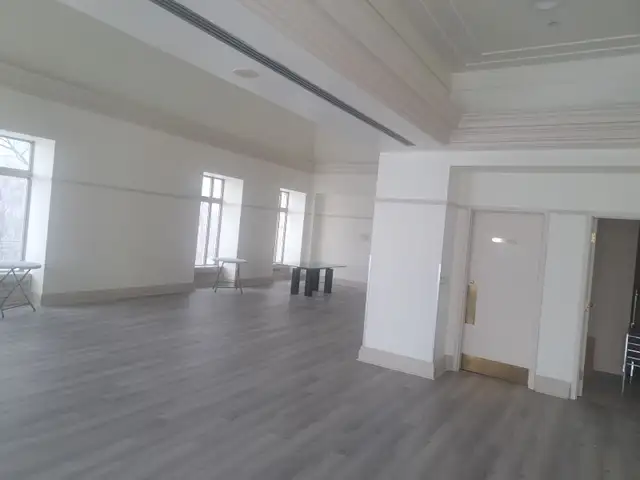 PRIVATE ROOM IN LUXURY CONDO FREE SWIMMING POOL GYM INTERNET in Short Term Rentals in City of Toronto - Image 6