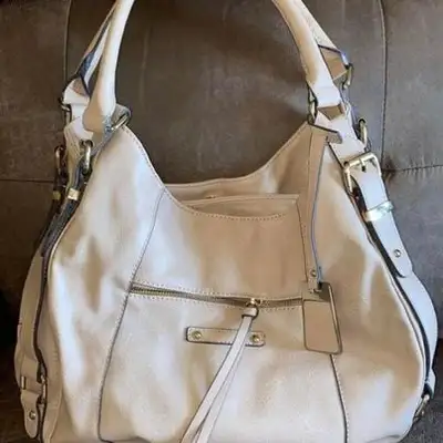 Handbag (Aldo in Cream color)