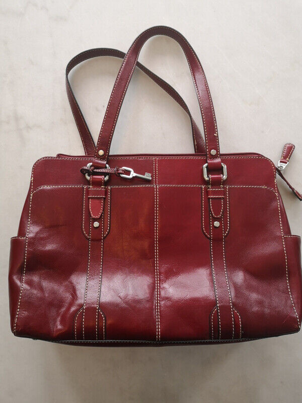 Red leather Fossil handbag- like new! in Women's - Bags & Wallets in Edmonton