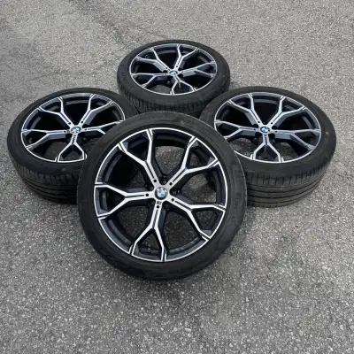 Style 741M 21" Staggered BMW X5 - X6 Original (2022) Bi-Color Rims with TPMS and Run Flat Pirelli PZ...