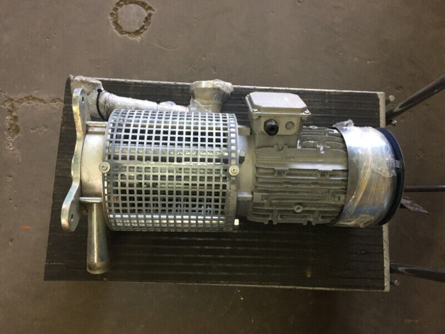 Pompe Électrique neuve Fonctionne sur le 400V ou 480V Pump Motor dans Autres équipements commerciaux et industriels  à Laval/Rive Nord