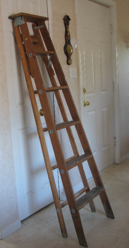 Wood ladder in Ladders & Scaffolding in Kitchener / Waterloo - Image 2