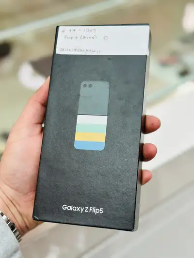 Samsung Galaxy Z Flip 5 – 512GB | Like New | Full Kit | $449 Selling a Samsung Galaxy Z Flip 5 (512G...