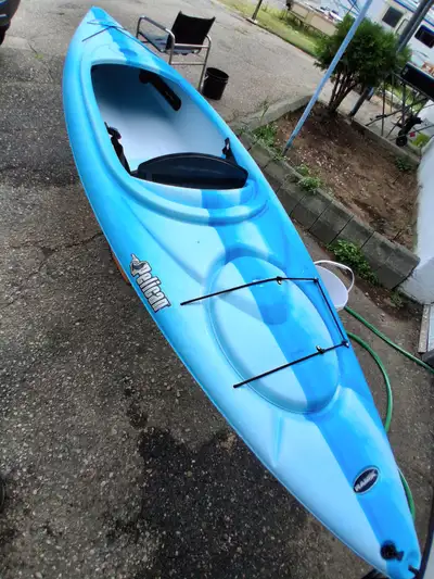 Kayak Pelican Summit100x, mesure 10 pieds juste parfait pour garder le cap, dossier ajustable, appui...