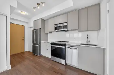 Brand new condo for RENT Long term 3 bedrooms 2 full washroom Indoor laundry 1 underground parking i...