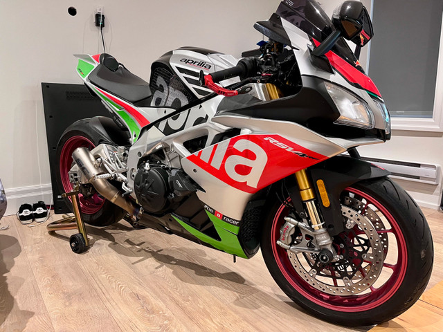 2017 Aprilia RSV4 RF in Sport Bikes in City of Toronto - Image 3
