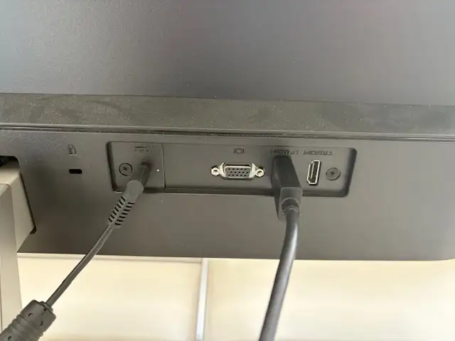 HP-LCD 27 inch in Desktop Computers in Mississauga / Peel Region - Image 3