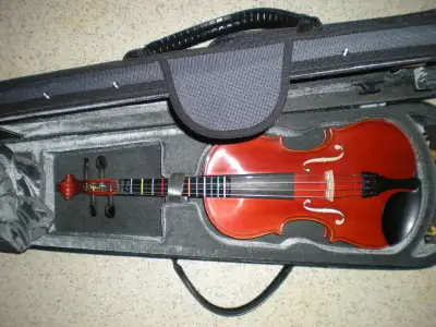 Yamaha student violin with bow and case. New condition. $350. They sell for about $1000 at Wentworth...