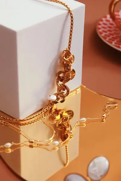 Personal investor buys various types of jewelry and precious metals, including scrap gold,broken or...