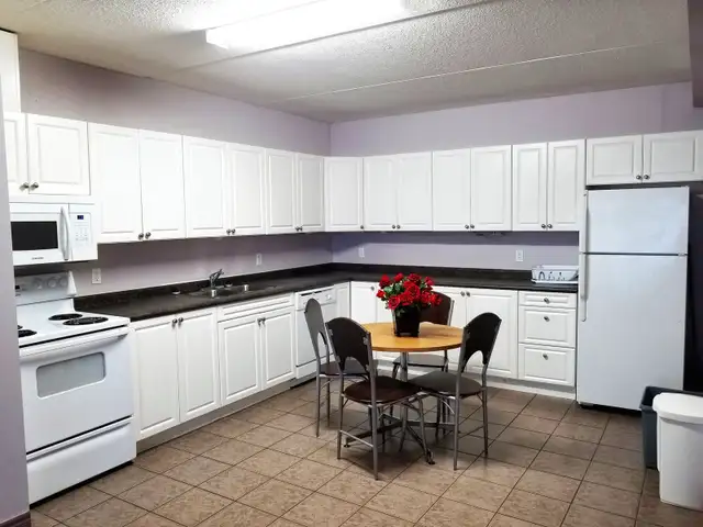 Waterloo Student Room: LEASE TAKEOVER Winter 2027 + Spring 2027 in Room Rentals & Roommates in Kitchener / Waterloo - Image 3