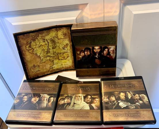 The Lord of the Rings Trilogy Extended Edition Blu-Ray Box Set in CDs, DVDs & Blu-ray in Burnaby/New Westminster