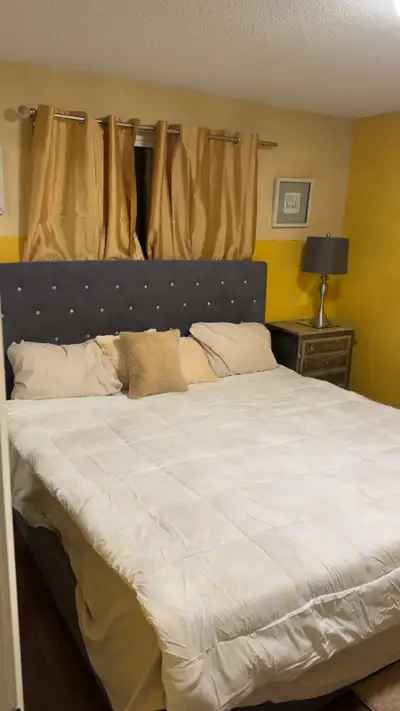 Large room for rent Located in Oshawa Shared with the two tenants Clean and spacious Close to Durham...