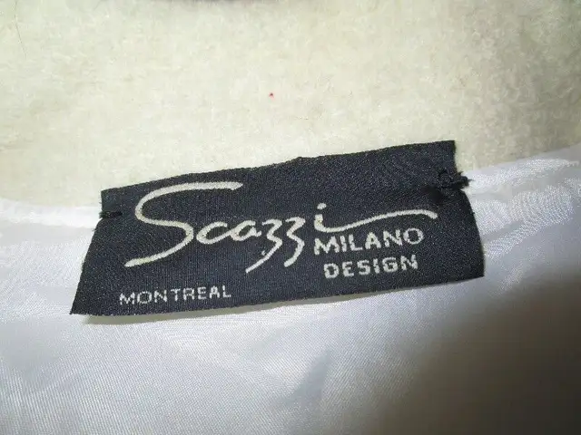 Manteau de laine bouilli Scazzi Milano  large presque neuf !!!!! in Women's - Tops & Outerwear in City of Montréal - Image 3
