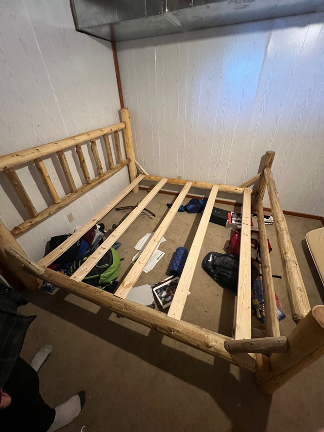 Log frame king bed in Beds & Mattresses in Kawartha Lakes - Image 4