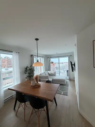 Superbe appartement disponible en cession de bail au 1er mai 2026. Situé dans le Vivaxcès Valleyfiel...