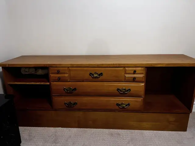wooden dresser in Dressers & Wardrobes in City of Toronto - Image 4